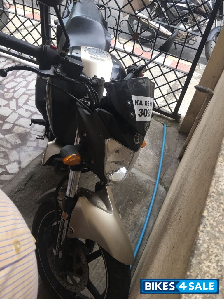 Black- Gold Yamaha FZ-S Black- Gold Yamaha FZ-S