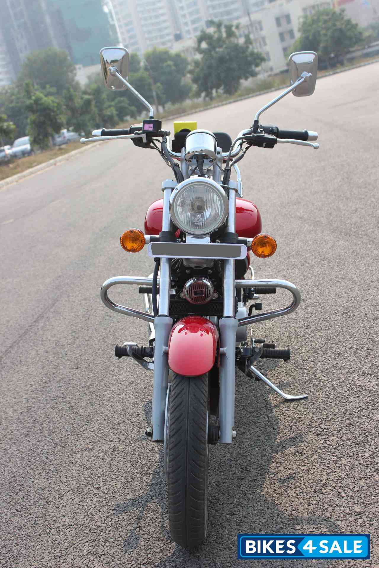 Red Bajaj Avenger 220 DTS-i
