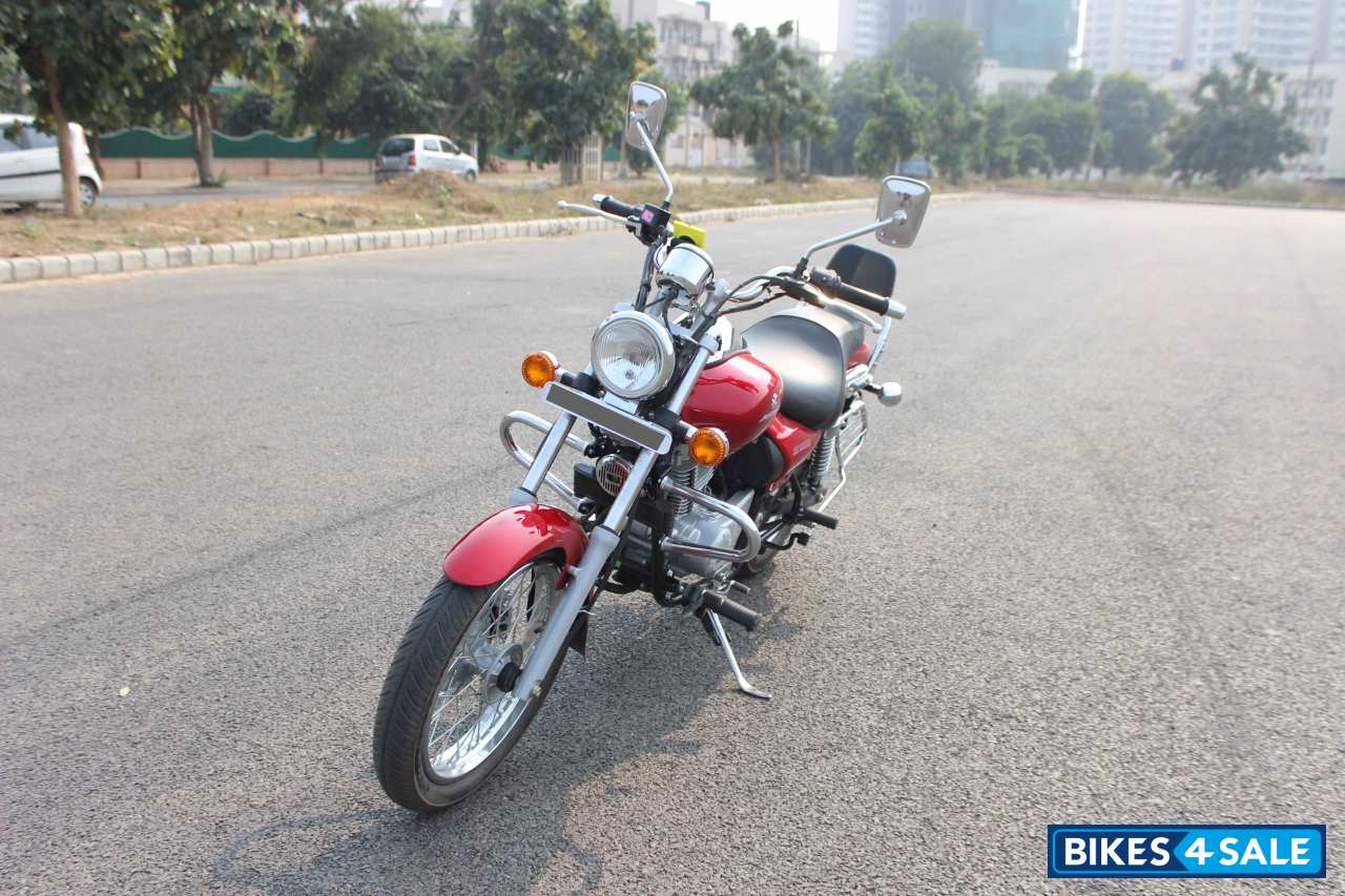 Red Bajaj Avenger 220 DTS-i Red Bajaj Avenger 220 DTS-i