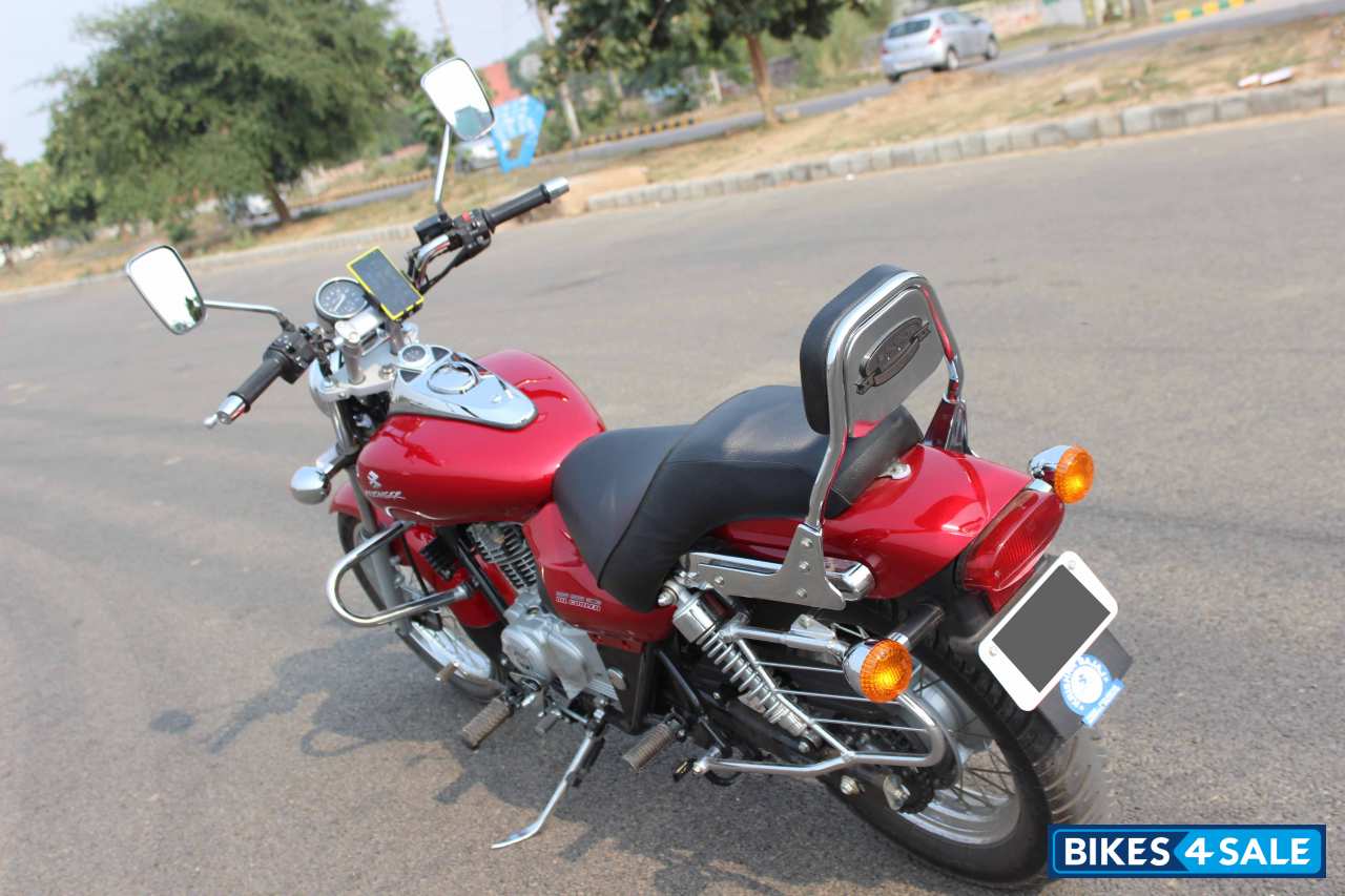Red Bajaj Avenger 220 DTS-i Red Bajaj Avenger 220 DTS-i