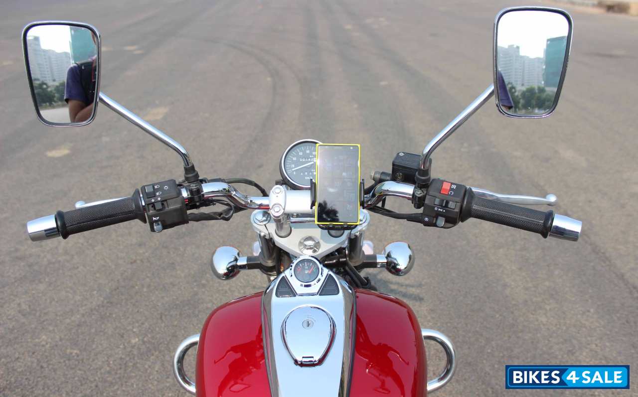 Red Bajaj Avenger 220 DTS-i Red Bajaj Avenger 220 DTS-i