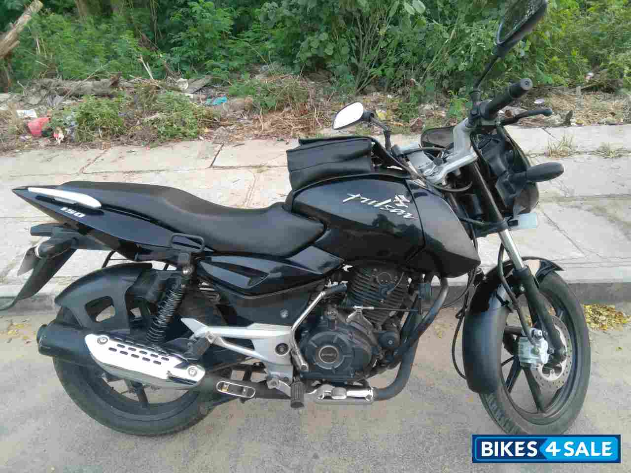 Black Bajaj Pulsar 150 DTSi