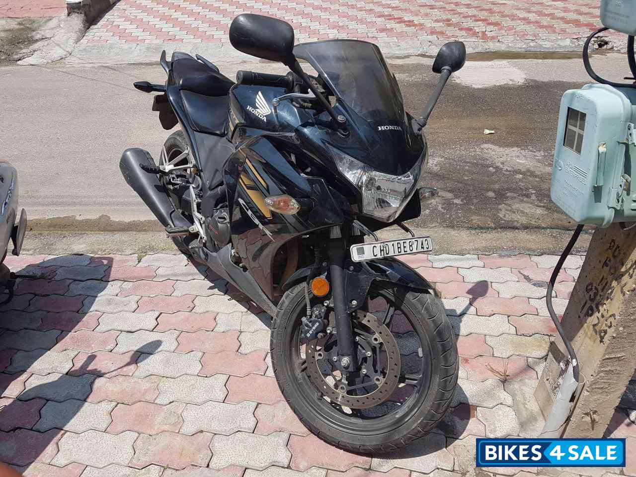 Black Honda CBR 250R