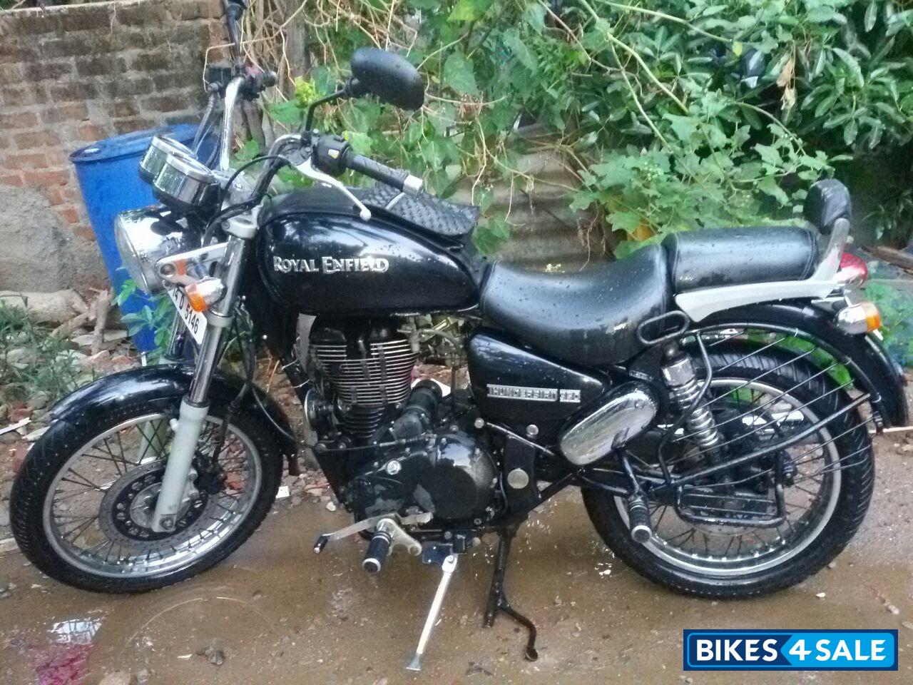 Black Royal Enfield Thunderbird 350