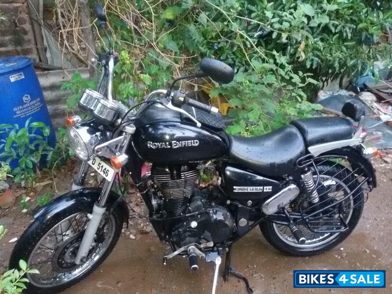 Black Royal Enfield Thunderbird 350 Black Royal Enfield Thunderbird 350