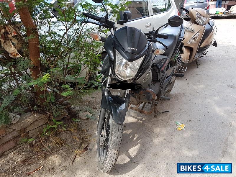 Black Honda Unicorn Dazzler