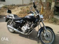 Black Bajaj Avenger 220 DTS-i