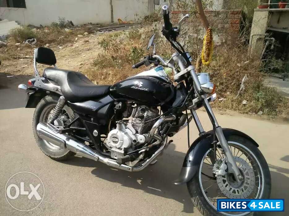 Black Bajaj Avenger 220 DTS-i Black Bajaj Avenger 220 DTS-i