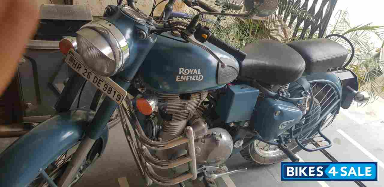 Royal Enfield Classic Squadron Blue