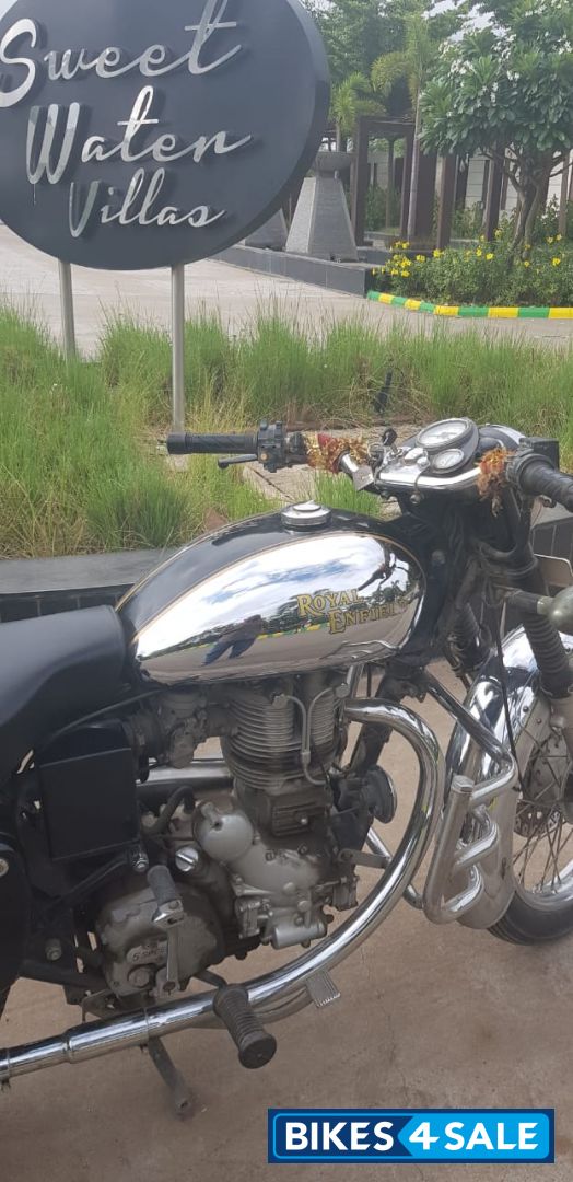 Black Royal Enfield Bullet Machismo A350