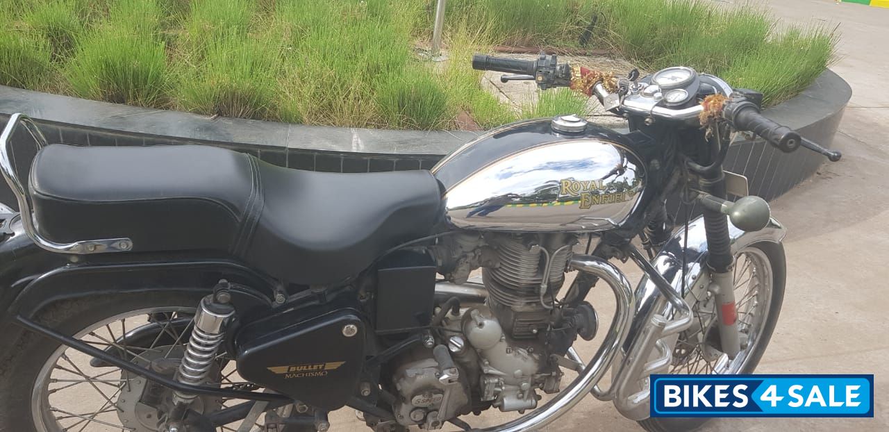 Black Royal Enfield Bullet Machismo A350