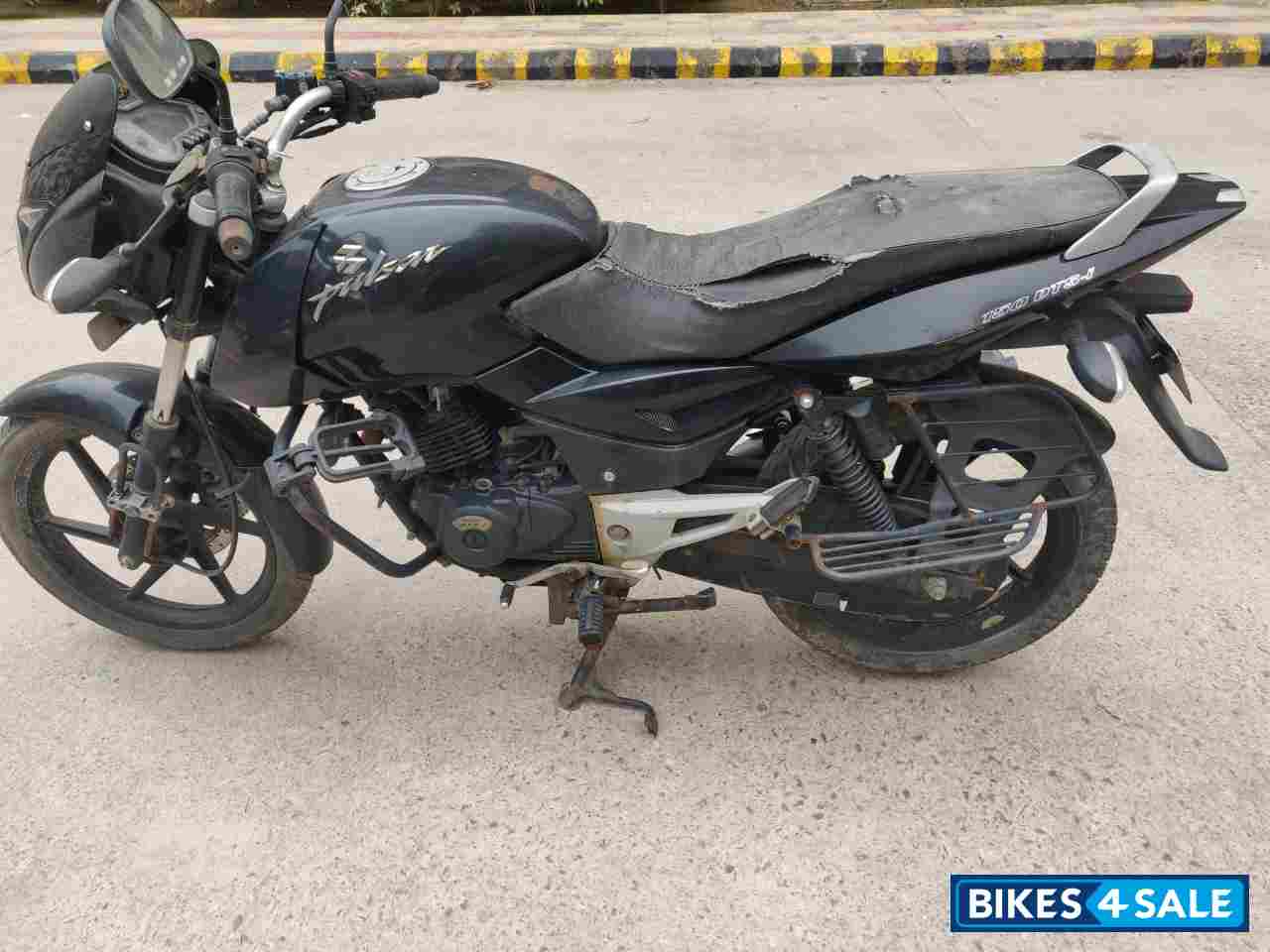 Black Bajaj Pulsar 150 DTSi