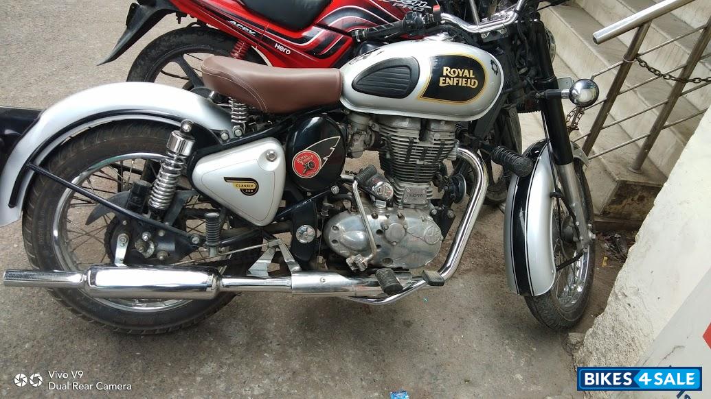 Silver Royal Enfield Bullet 350 Twinspark
