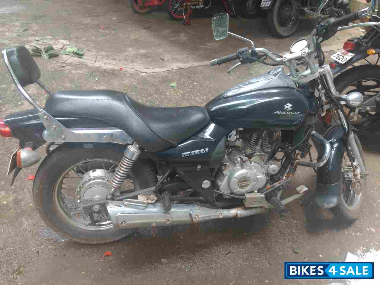 Bajaj Avenger 220 DTS-i