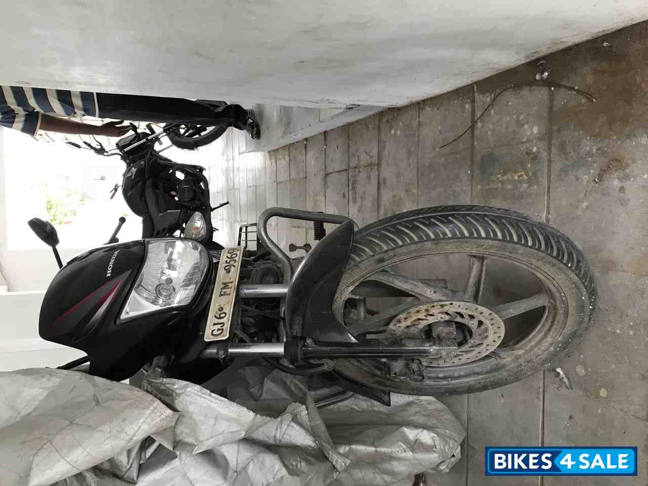 Black Honda CB Shine