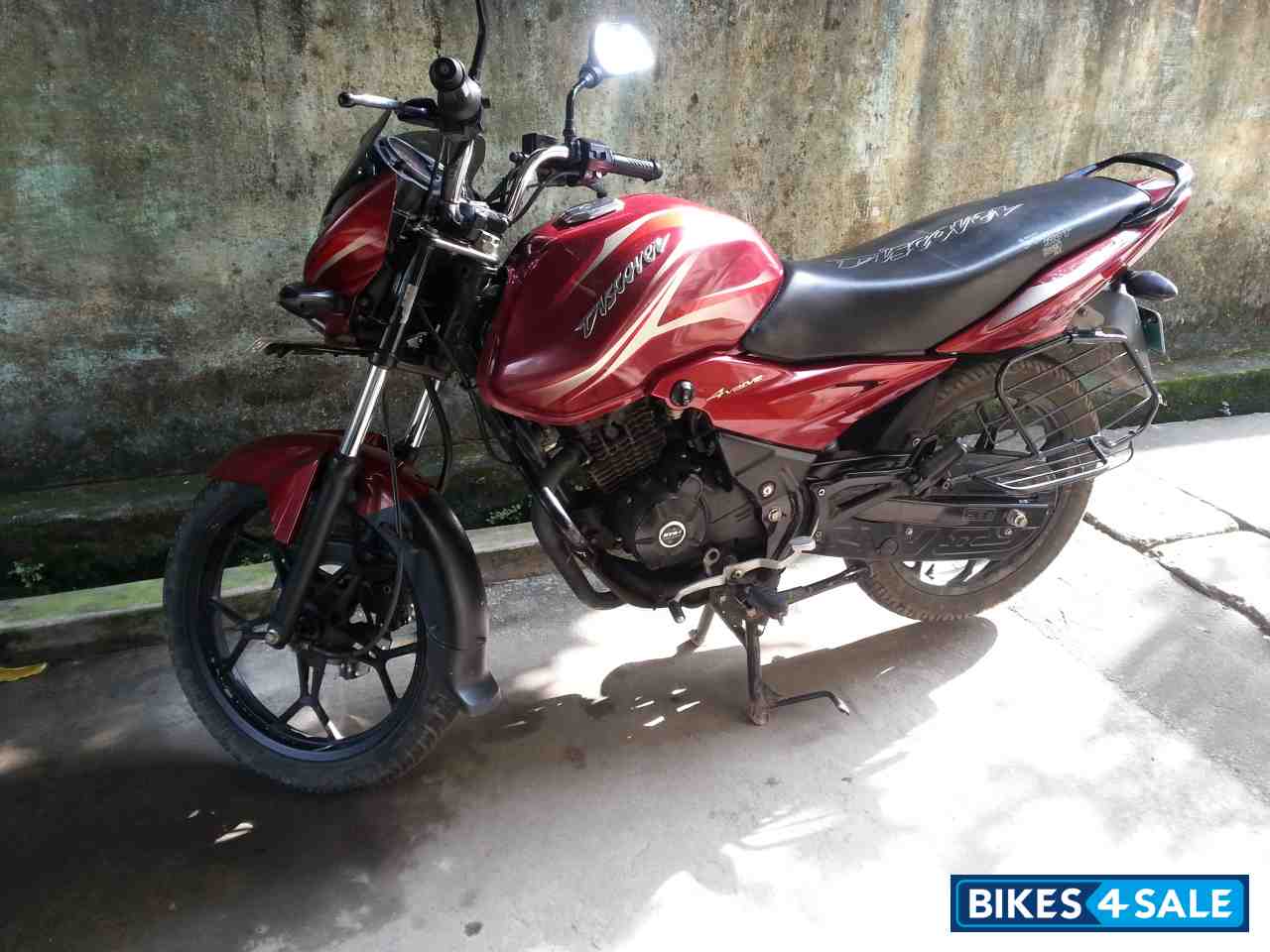 Red Bajaj Discover 150 S