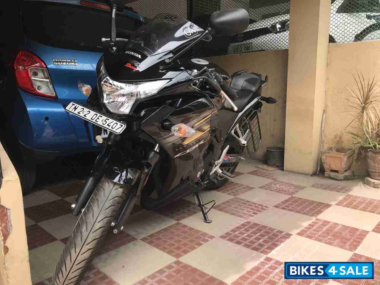 Black Honda CBR 250R