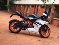 White KTM RC 390