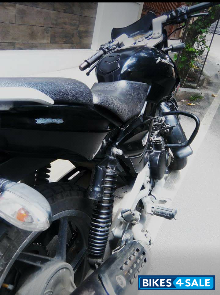 Black Bajaj Pulsar 180 DTSi Black Bajaj Pulsar 180 DTSi