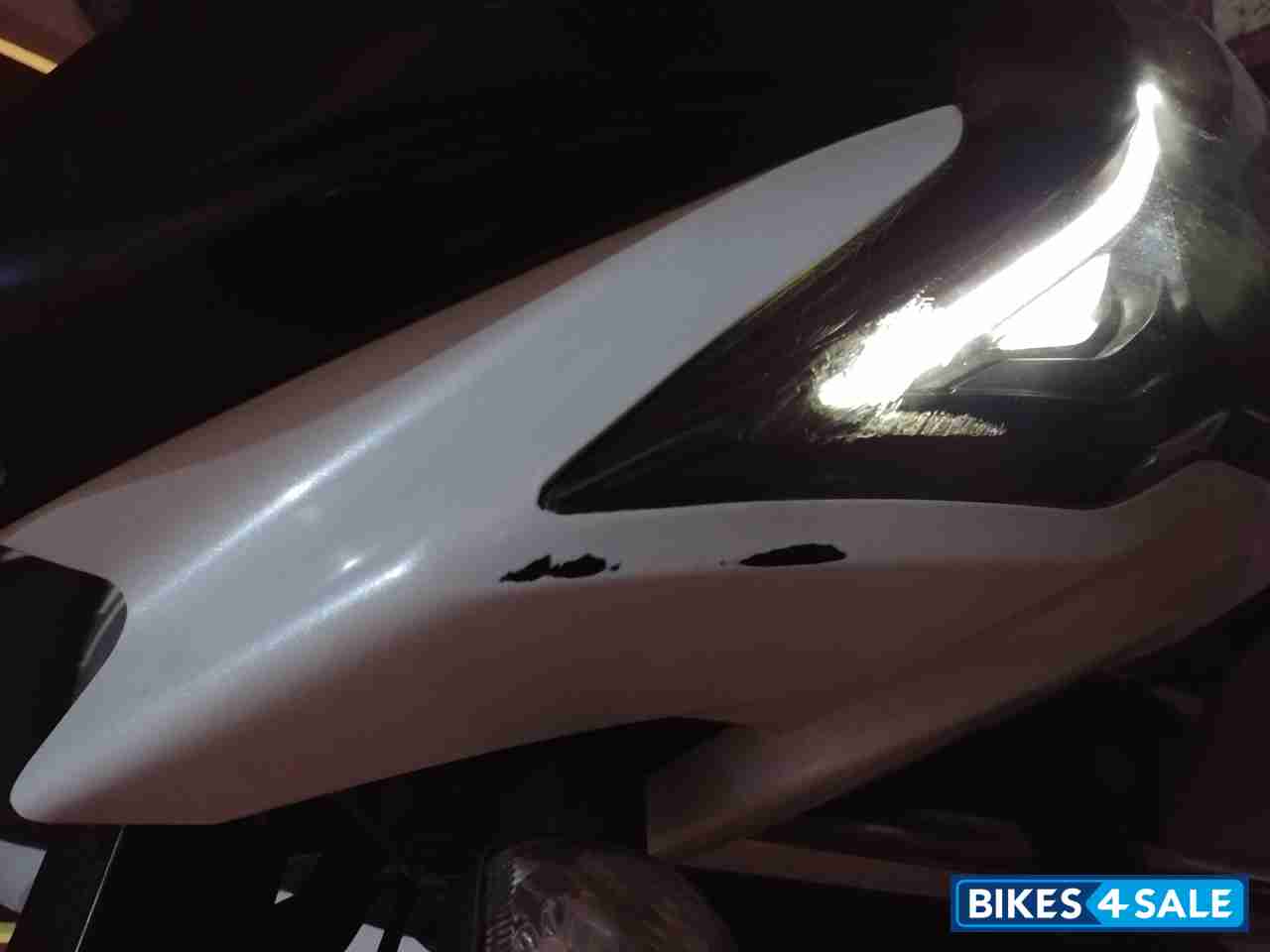 White TVS Apache RTR 180