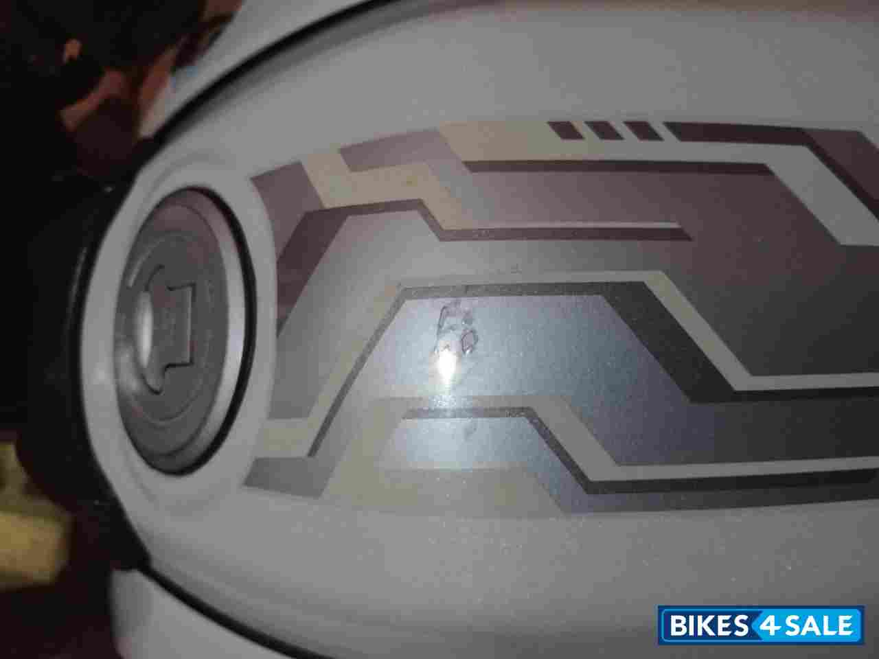 White TVS Apache RTR 180