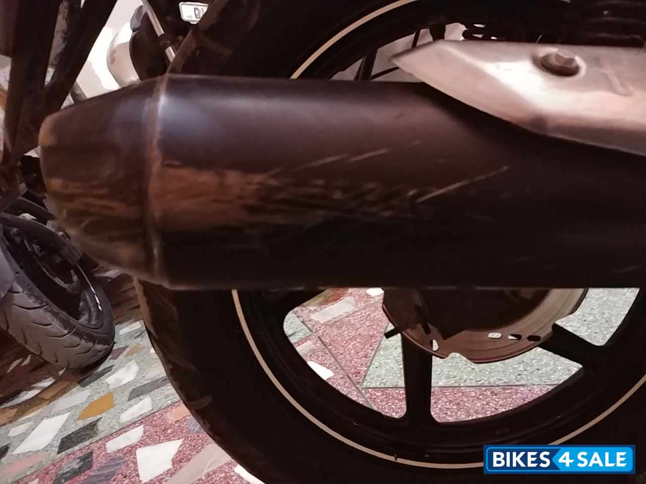 White TVS Apache RTR 180