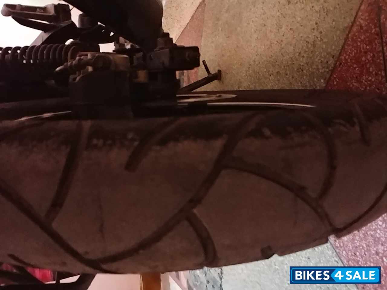 White TVS Apache RTR 180