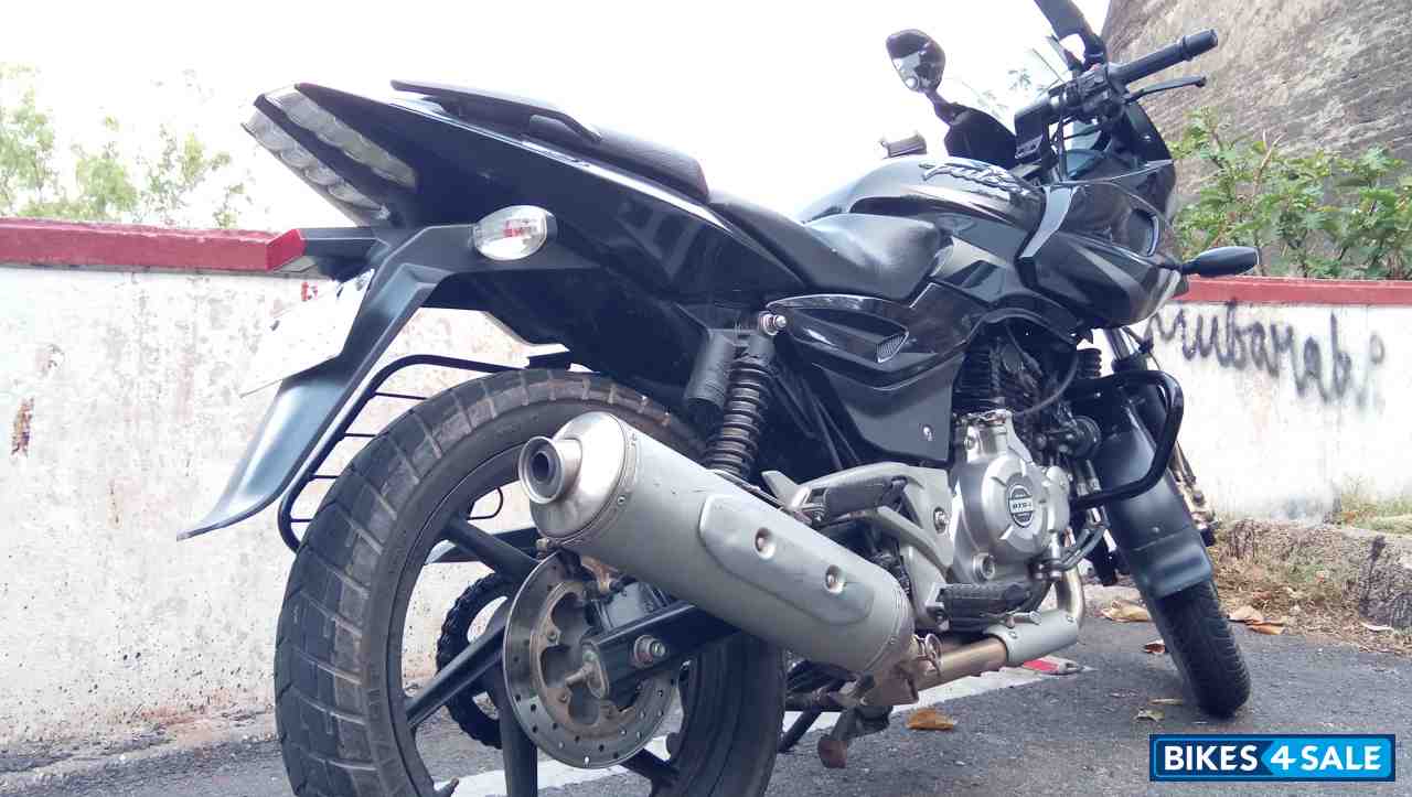 Black Bajaj Pulsar 220F