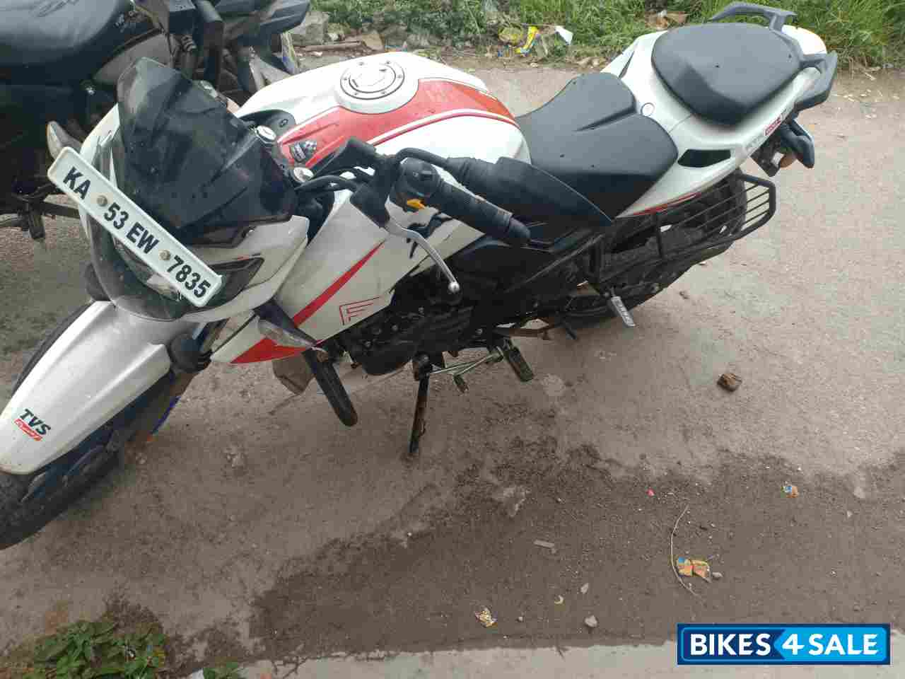 White N Red TVS Apache RTR 200 4V Race Edition 2.0