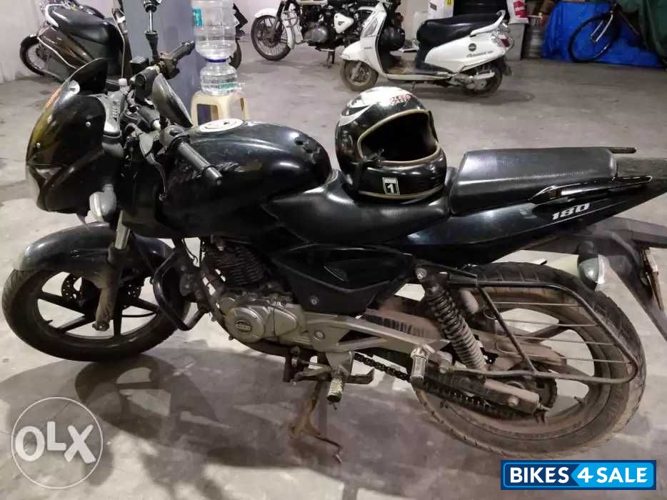 Black Bajaj Pulsar 180 DTSi
