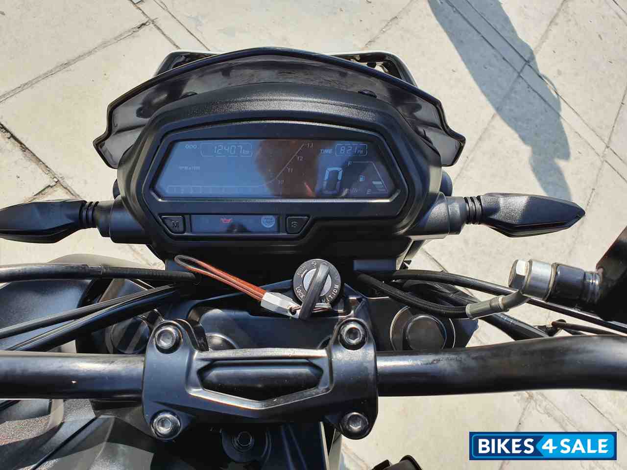 Black Bajaj Dominar 400