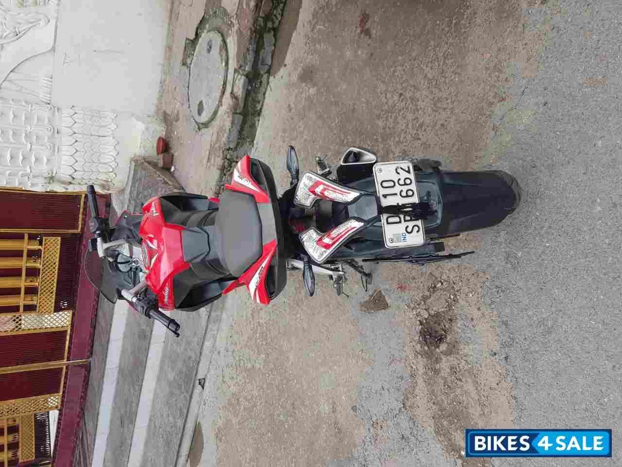 Bajaj Pulsar RS 200
