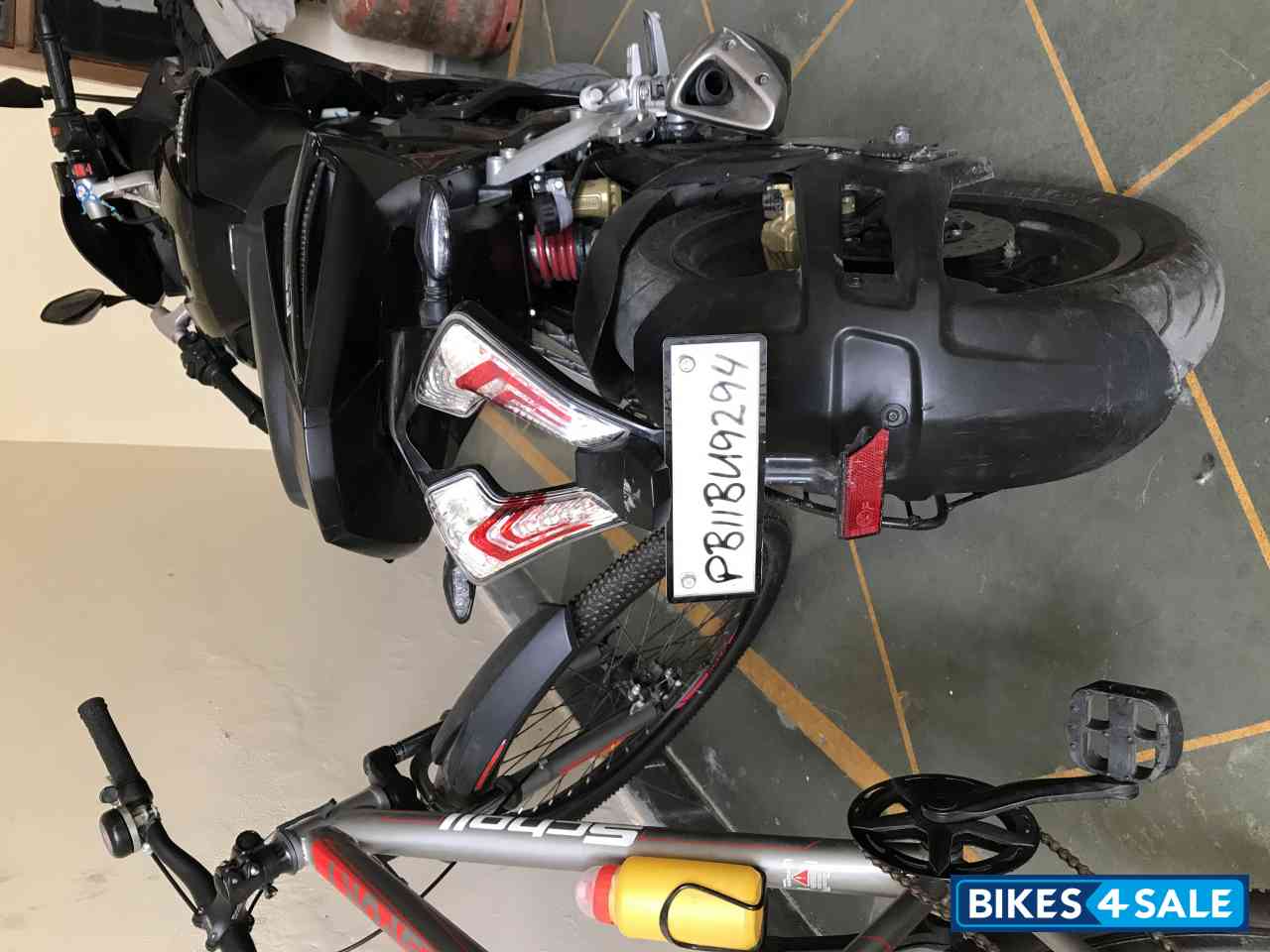 Black Bajaj Pulsar RS 200