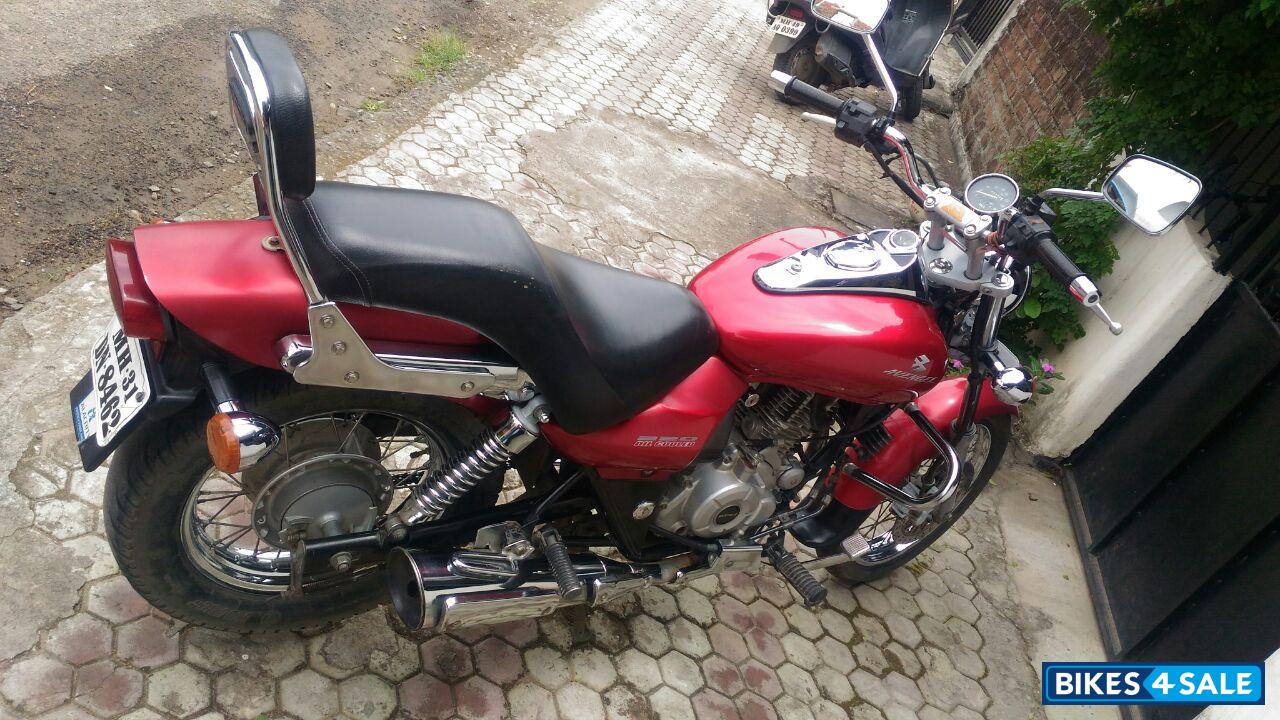 Red Bajaj Avenger 220 DTS-i