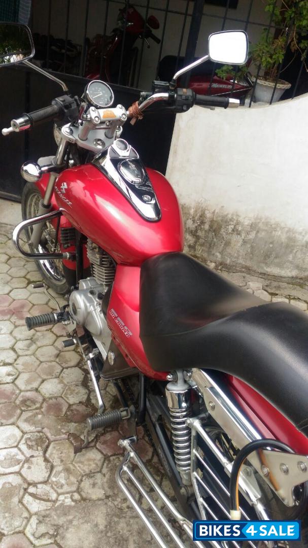 Red Bajaj Avenger 220 DTS-i