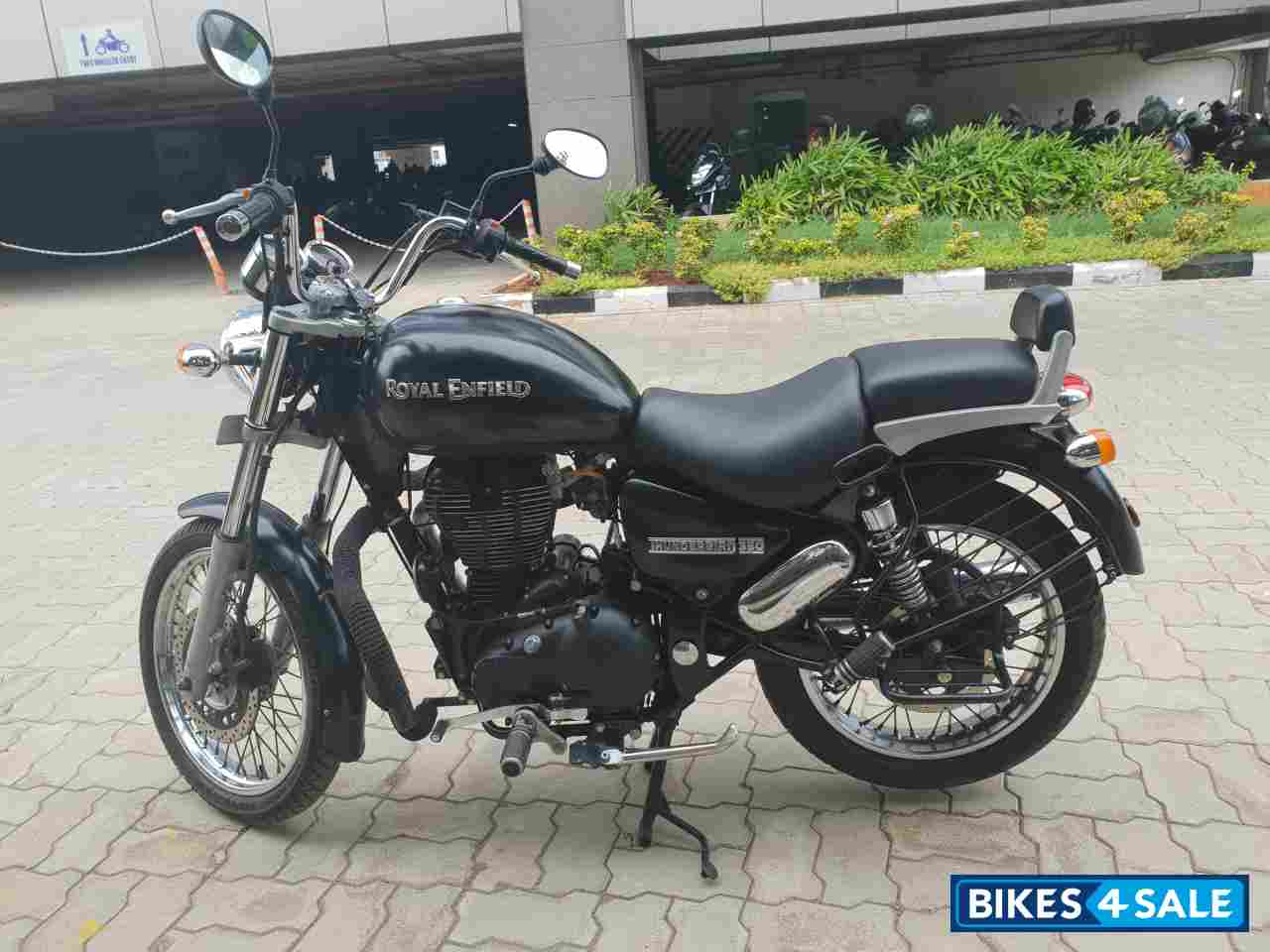 Black Royal Enfield Thunderbird Black Royal Enfield Thunderbird
