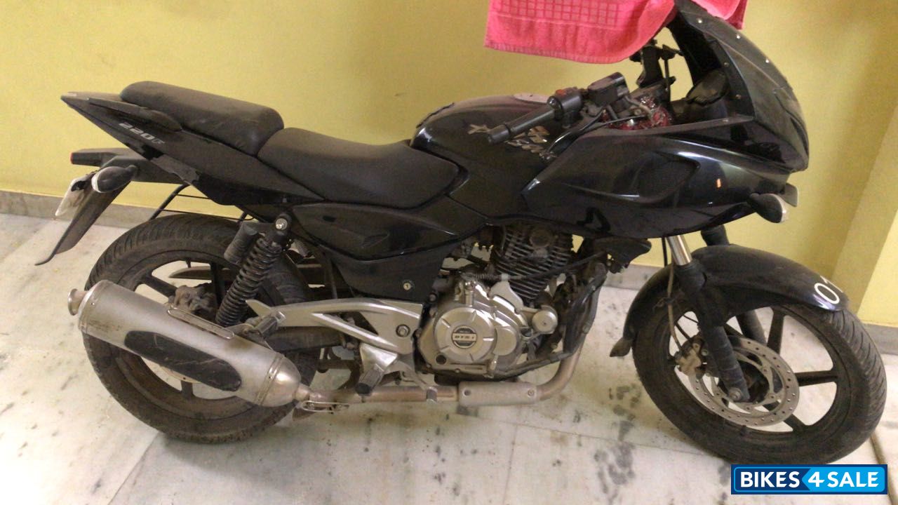 Bajaj Pulsar 220F