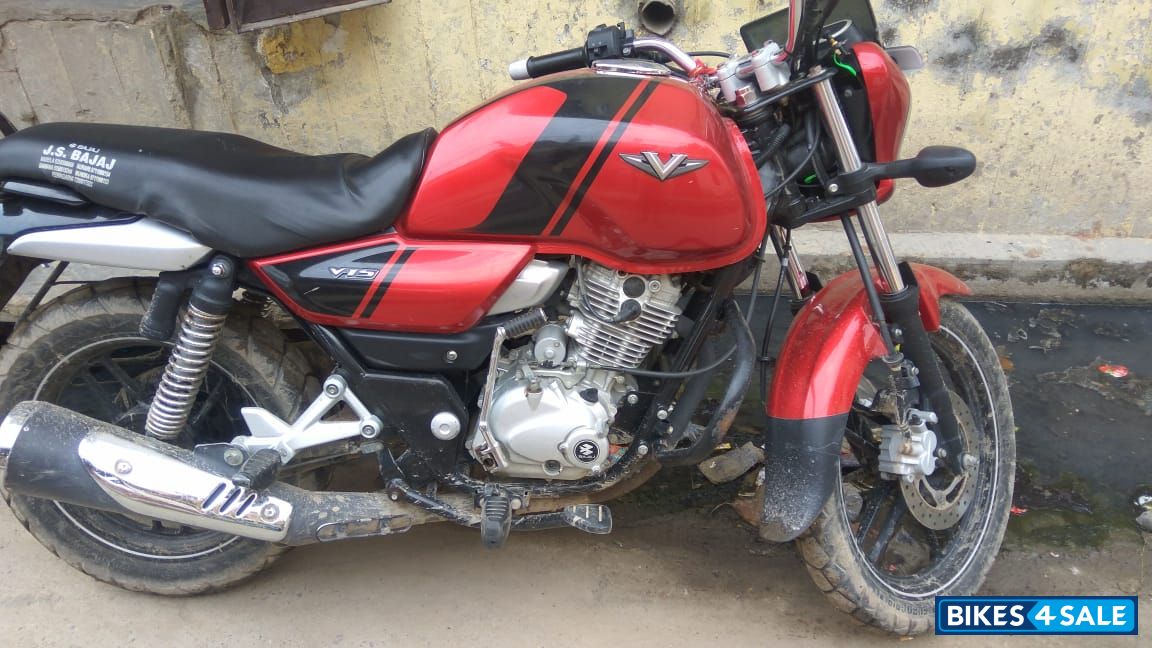 Bajaj V15
