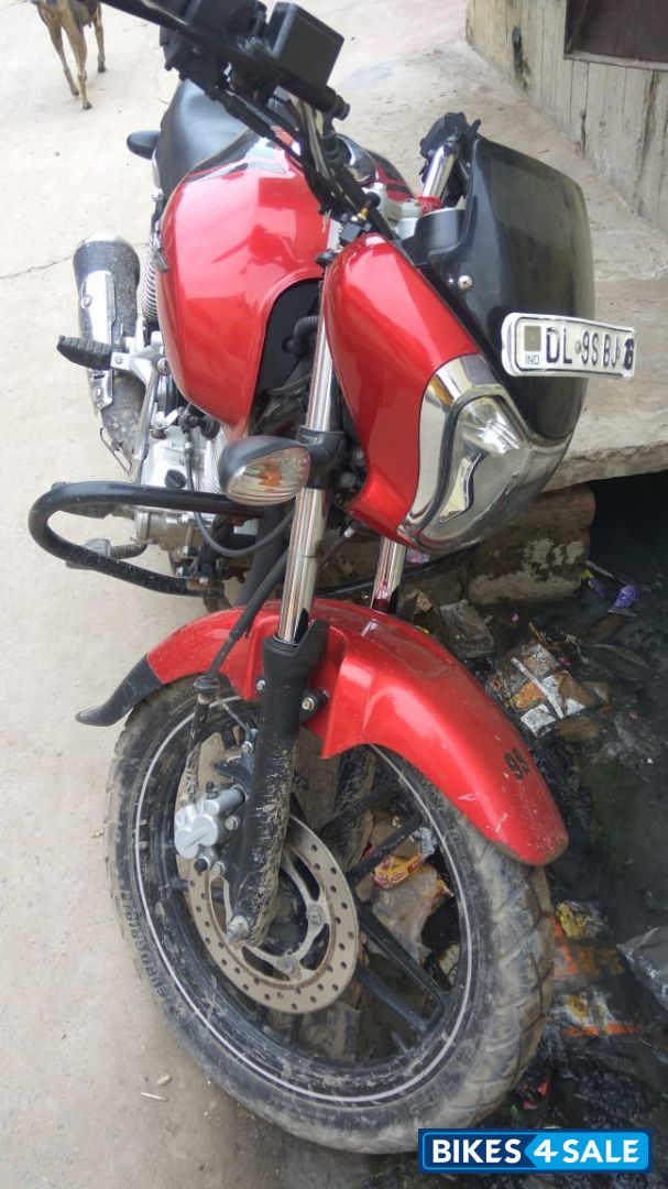 Bajaj V15