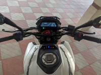White Bajaj Dominar 400