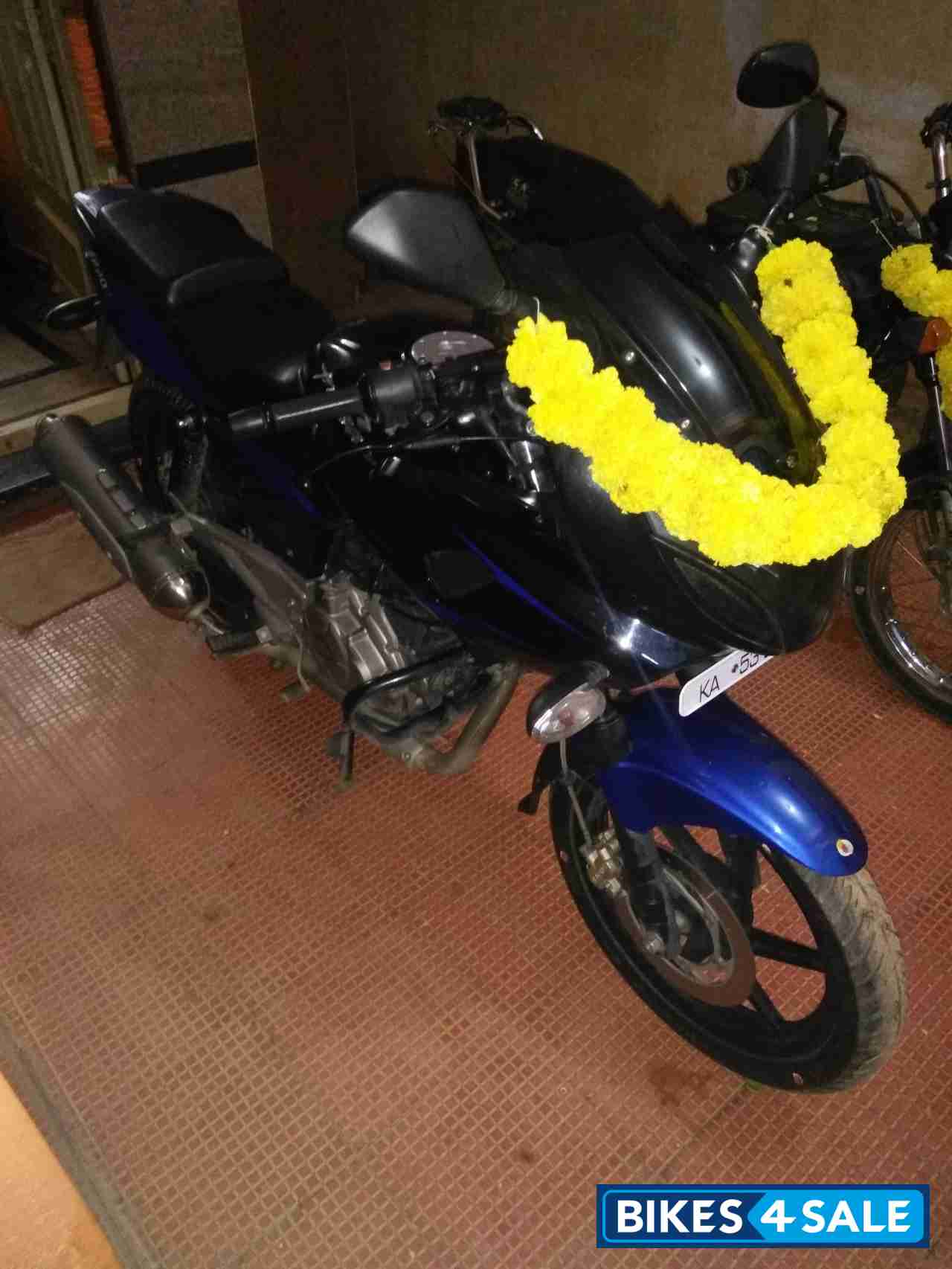 Bajaj Pulsar 220F