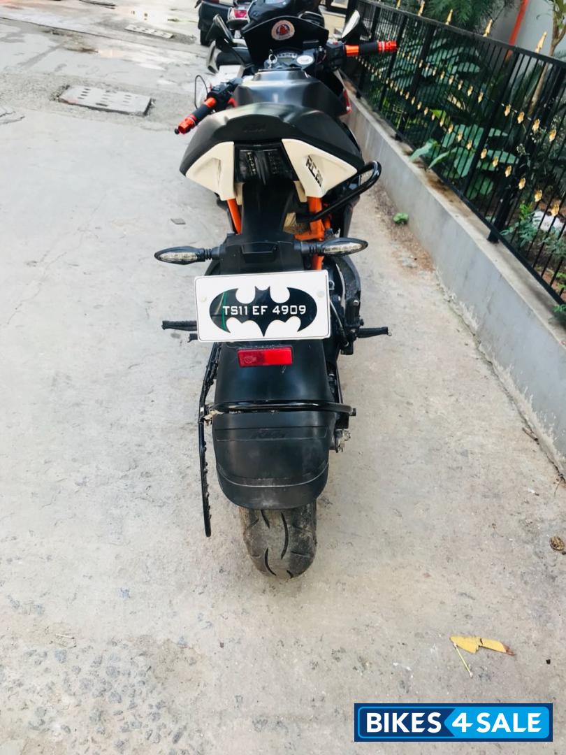 Black KTM RC 200