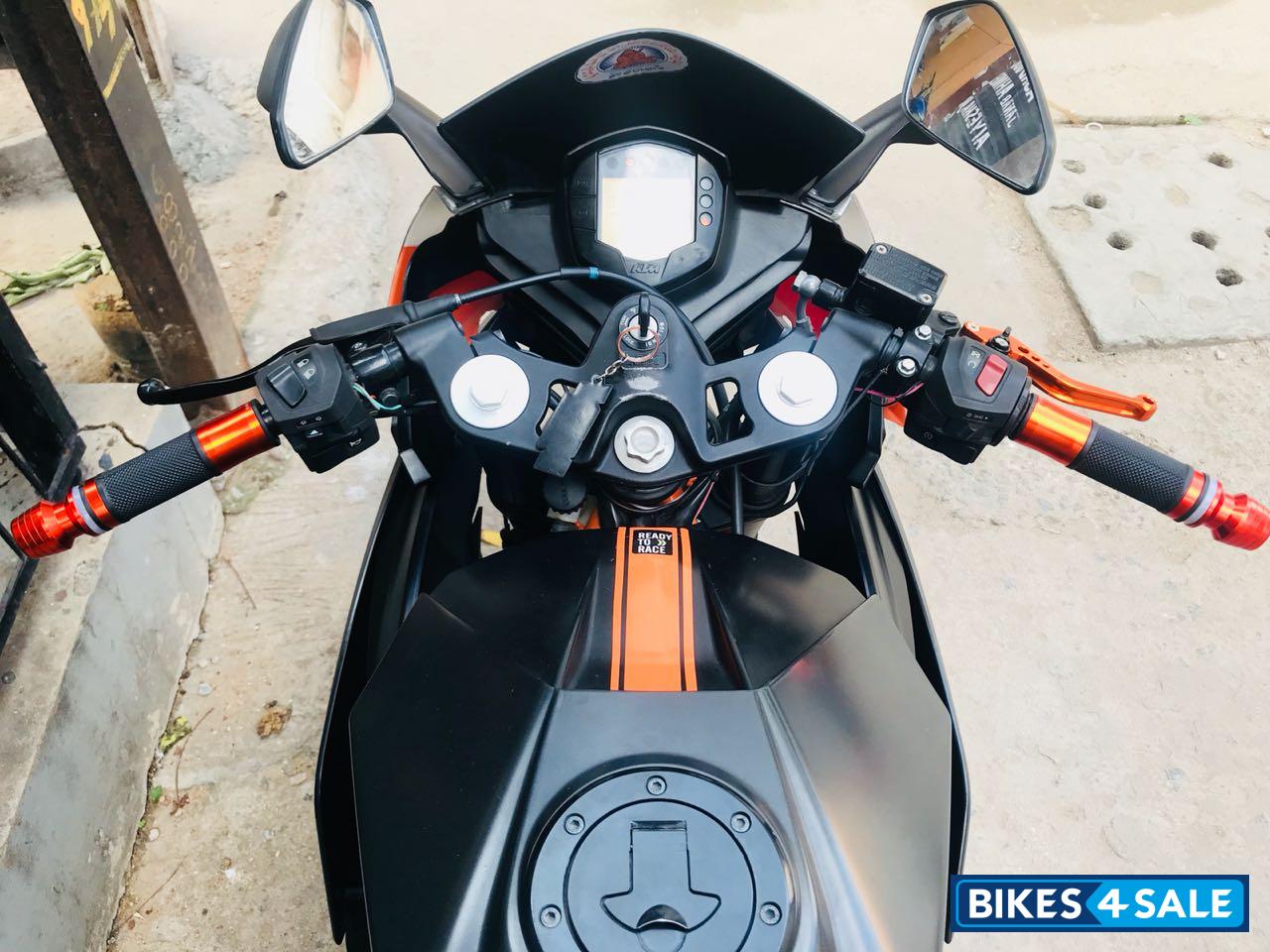 Black KTM RC 200