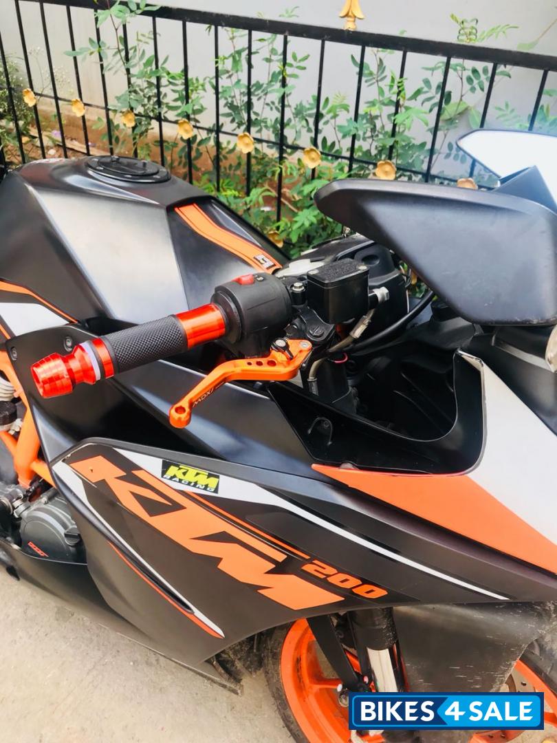Black KTM RC 200
