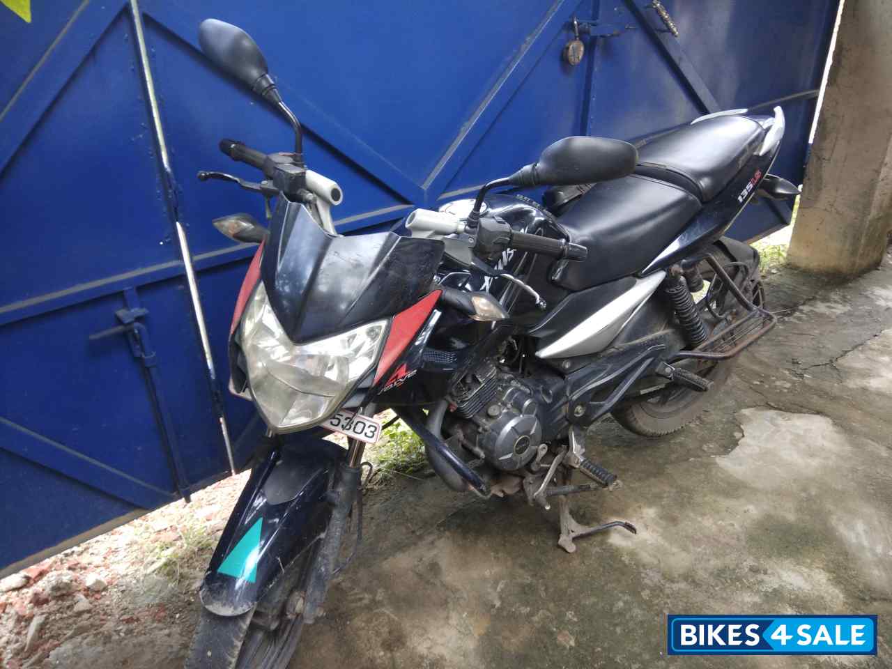 Black Bajaj Pulsar 135LS Black Bajaj Pulsar 135LS