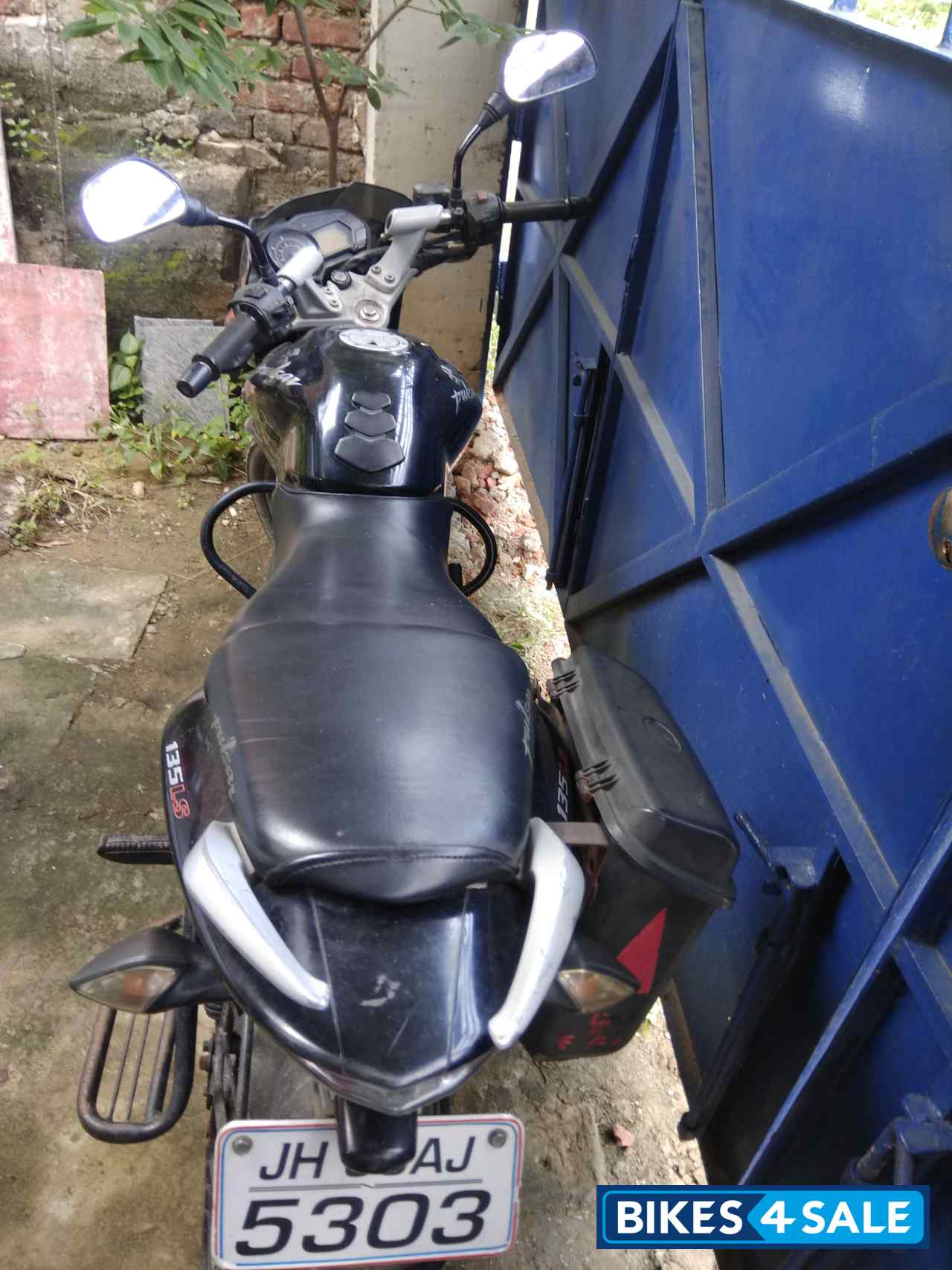 Black Bajaj Pulsar 135LS Black Bajaj Pulsar 135LS