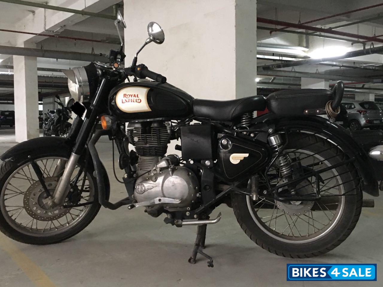 Black Royal Enfield Classic 350 Black Royal Enfield Classic 350