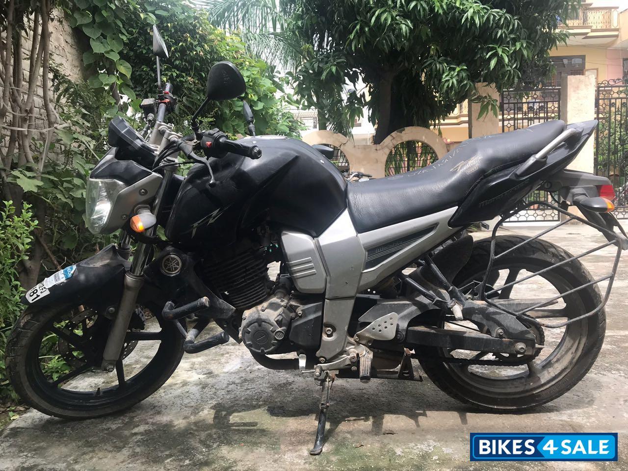 Black Yamaha FZ