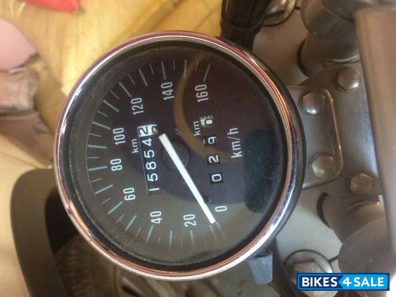 Red Bajaj Avenger 200 DTS-i