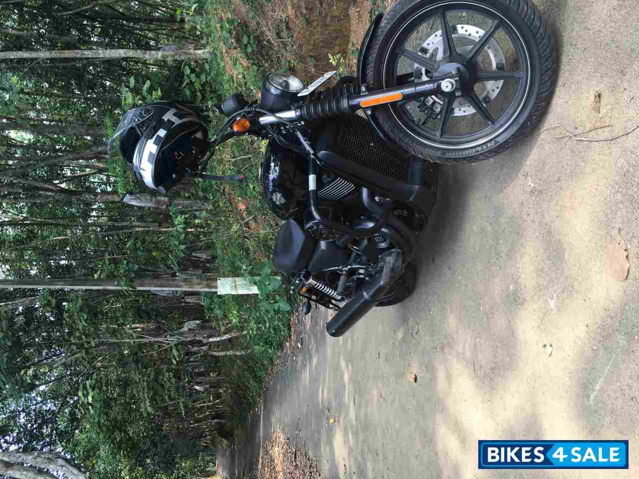 Black Harley Davidson Street 750